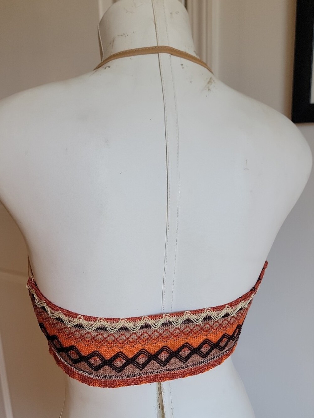🍒 SHEIN Chevron Knit-Look Halter Crop Top - Picture 2 of 4